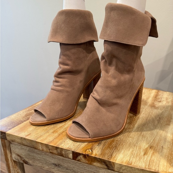 Chinese Laundry Suede Boots. Womens size 7.5 - Picture 2 of 4